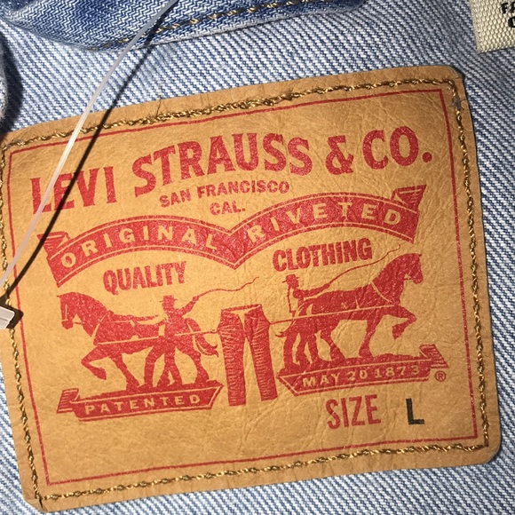 New light wash Levi’s Boyfriend Trucker Jacket - Picture 12 of 14